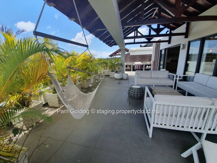 Luxurious 3 Bedroom Penthouse with Jacuzzi | Grand Baie 