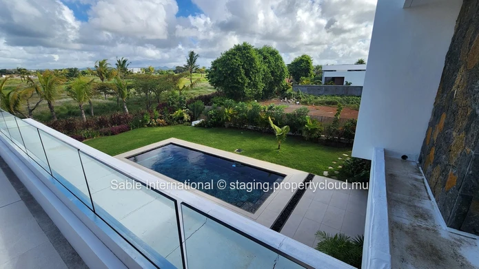 Luxury Golf Villa with Private Pool in Roches Noires! Fully furnished. 