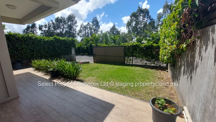 Apartment with private garden for sale, Quatre Bornes