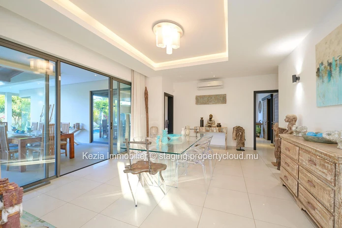 Intimate Contemporary Villa
