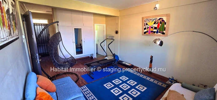 To rent : Unfurnished office space of 110 m², ideally located on the 2nd floor (without elevator) of a building in th...