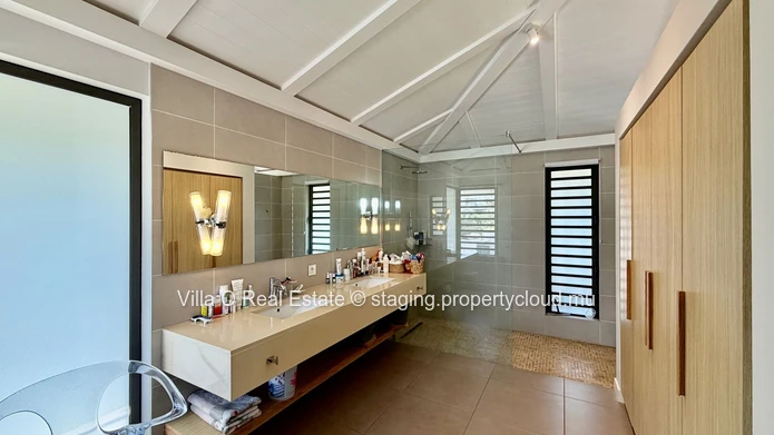 Sublime turquoise sea view from this beautiful villa, its lovely terrace and gazebo with infinity pool, located in a ...