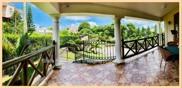 Gorgeous Riverside Cottage Priced To Sell - Sellers Are Ready To Move On! Located in Prime Position!