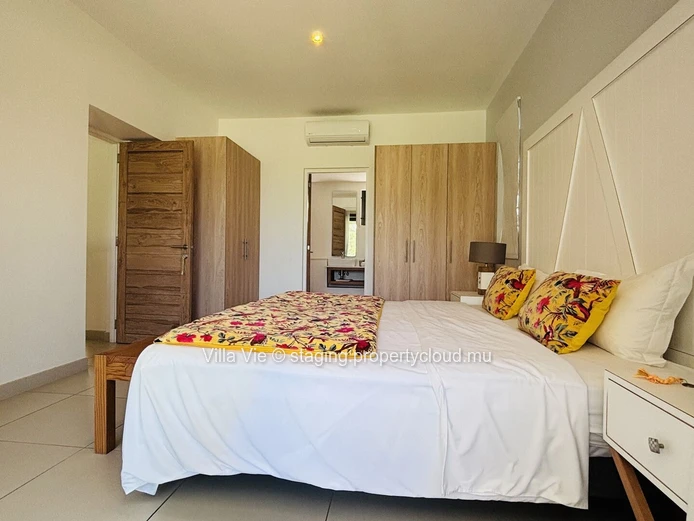 Calodyne - 3-bedroom duplex with a pool by the sea (Sole Mandate)