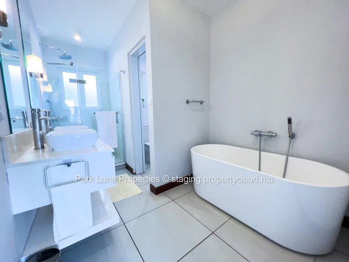 For Sale – Stunning 3-Bedroom Apartment with Pool and Sea Views