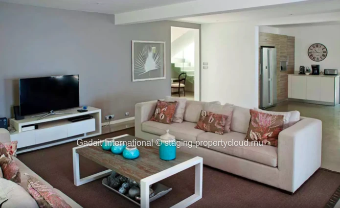 Modern Beachfront Villa for Short-Term Rent in Pereybere