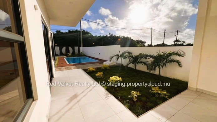 Villa à vendre à Grand Baie, 223m² habitables sur 359m², 4 chambres, nombreux services proches, Rs.