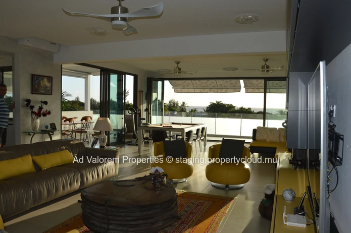 Beautiful penthouse for sale only two minutes from the beach of La Preneuse
