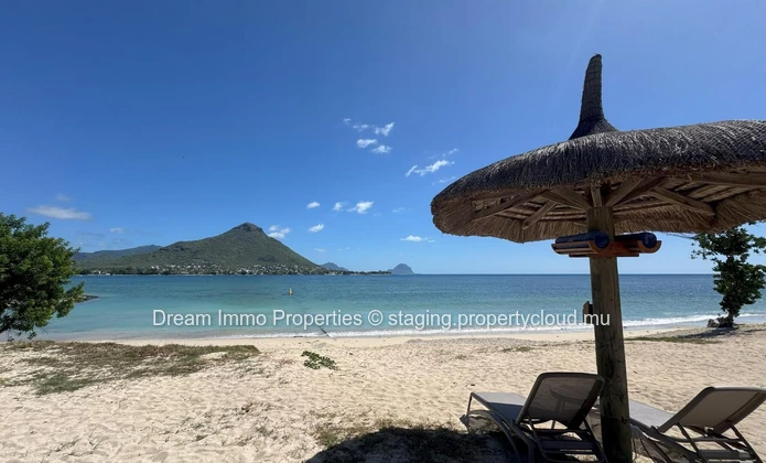 Unique ! Villa Pieds Dans L’Eau Avec Vue Lagon, Morne & Acces Hotel 5* Sur La Cote Ouest De L' Ile Maurice