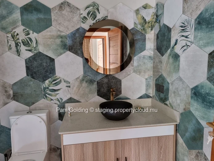 Modern thinking house for sale!
