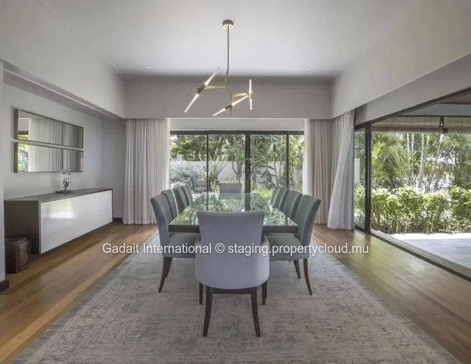 Invest in this villa in the east of Mauritius with private beach and golf access