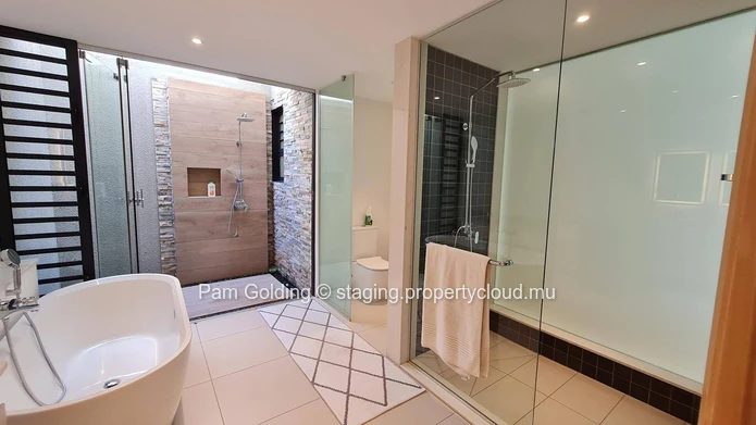 "Villa PDS à vendre à Grand Baie, 325m² habitable, terrain 511m², 4 chambres. Prix $. Ne manquez pas!"