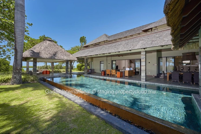 Invest in luxury on the west coast of Mauritius with this 630 m² villa offering ocean views