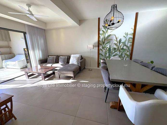 REZ+2 à vendre à Pereybere, 105m², 2 chambres, piscine commune, terrain en pleine propriété, parking, chauffe-eau sol...