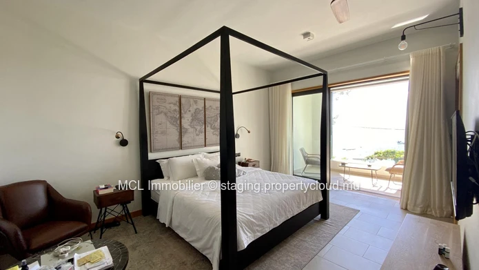 3 bedroom beachfront apartment in Pereybere