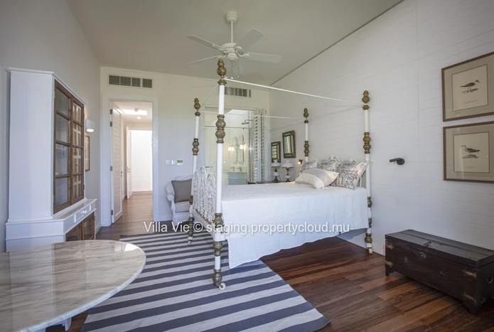 Haute Rive - Luxurious 5 bedroom villa with small river access