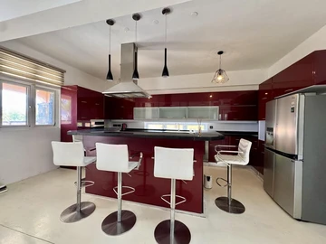 5 Bedroom House